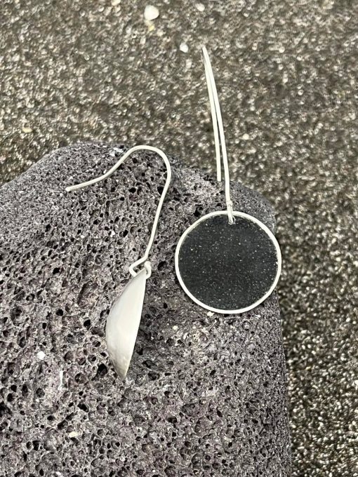 Handmade silver earrings with volcanic sand. - Image 3